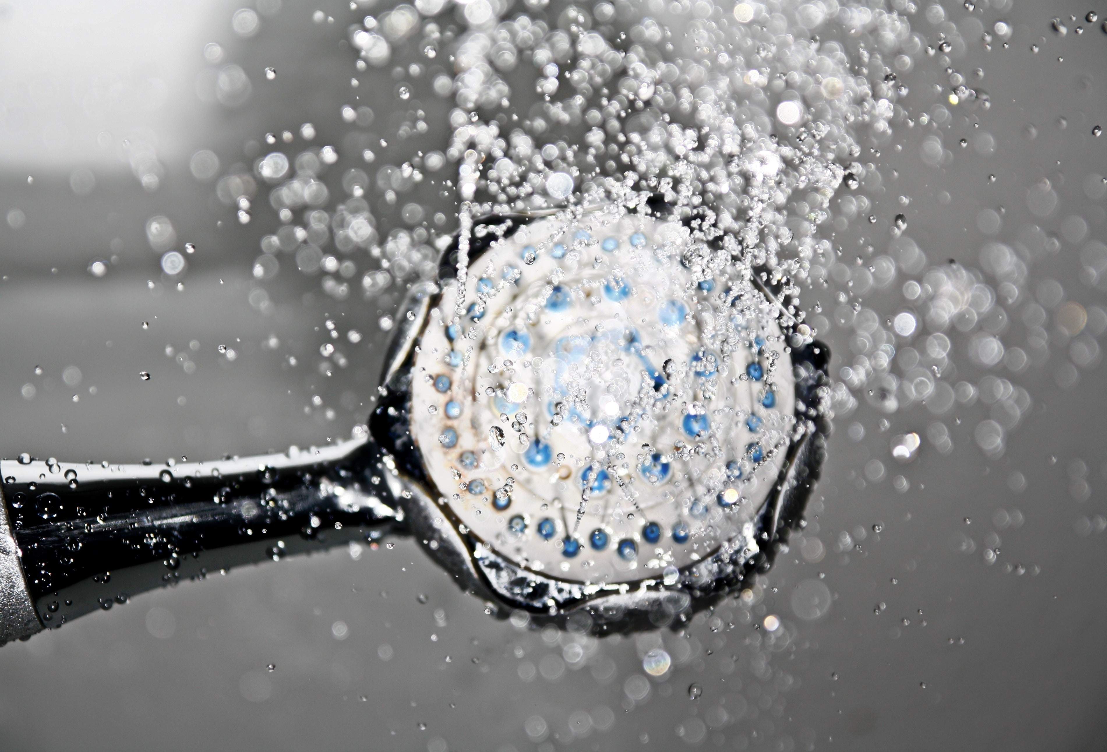 Purifier son eau de douche naturellement grâce au filtre de charbon actif